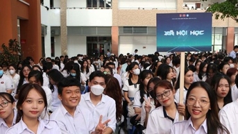 Trường ĐH KHXH&NV TPHCM không tổ chức khai giảng, dùng kinh phí ủng hộ đồng bào vùng lũ
