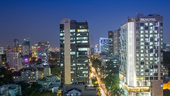Chủ khách sạn Novotel Saigon Centre lỗ 370 tỉ đồng trong nửa năm