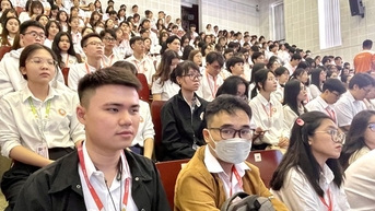 대학, 우수학생에게 42억 VND 장학금 지급