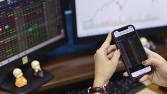 Chứng khoán giằng co, phản ứng cổ phiếu chủ chuỗi Bách Hóa Xanh sau vụ giá ở Đắk Lắk