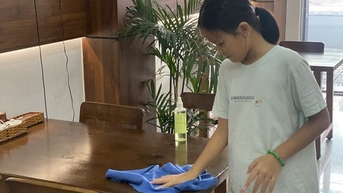 Đi 'xin việc' cho con ngày hè