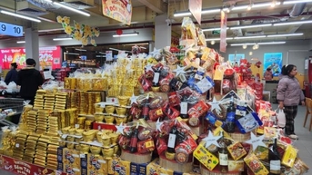 Hàng Tết vắng khách mua