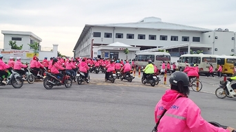 កម្មករ​រាប់​ពាន់​នាក់​នៅ​ខេត្ត Nghe An ត្រឡប់​ចូល​ធ្វើ​ការ​វិញ​បន្ទាប់​ពី​ទទួល​បាន​ប្រាក់​ឧបត្ថម្ភ​អាហារ និង​ប្រាក់​បន្ថែម។