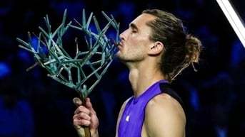 Zverev vươn lên thứ 2, Djokovic mất vị trí số 4 thế giới