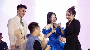 Fan ruột khóc nức nở vì được Hương Tràm se duyên ngay trên sân khấu
