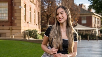 Ra mắt Đại học Adelaide University