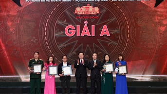제1회 디엔홍상에는 3,328편의 저널리즘 작품이 참여했다.