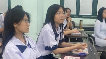 Tiết học văn "bùng nổ" của khóa học sinh đầu tiên Trường THCS-THPT Trần Đại Nghĩa