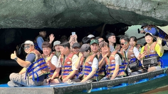 ឆ្នេរសមុទ្រហាឡុងមានតំបន់ទឹកចំនួន 8 ដែលត្រូវបានអនុញ្ញាតឱ្យរៀបចំការកម្សាន្ត។