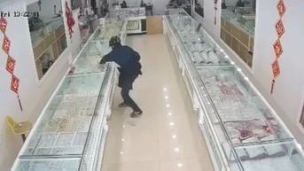 Truy bắt nghi phạm dùng búa cướp tiệm vàng ở Hưng Yên