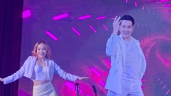 '노동자 가수' 응우옌 피 훙, 빈곤 노동자 돕기 위해 기금 마련 위해 노래 부른다