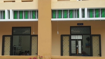 Hiệu trưởng bị 'tố' kê khai giá bạt chống nắng cho trường học cao gấp 3 lần