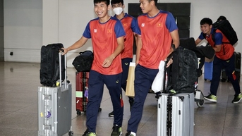 Không tay trắng rời SEA Games 32, U.22 Việt Nam tươi roi rói khi về đến quê nhà
