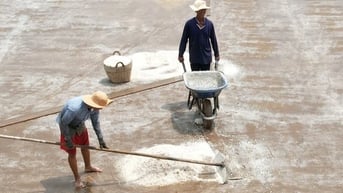 Hỗ trợ đóng BHYT nhiều đối tượng, nhân viên y tế thêm 0,5 lần lương cơ sở