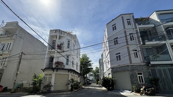 Nhà phố giảm giá vẫn khó bán