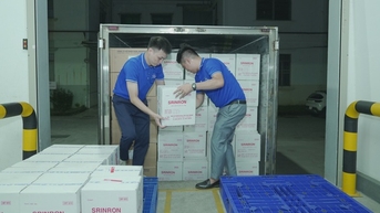 Xuyên đêm mang thuốc tới bà con vùng lũ lụt