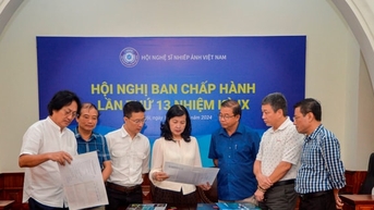 រៀបចំការពិនិត្យឡើងវិញនៃការគាំទ្រប្រកបដោយការច្នៃប្រឌិត និងពានរង្វាន់សម្រាប់ស្នាដៃឆ្នើម LLPB និងសៀវភៅរូបថតក្នុងឆ្នាំ 2024