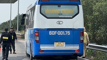 Tài xế vi phạm nồng độ cồn khi chở 10 người trên cao tốc