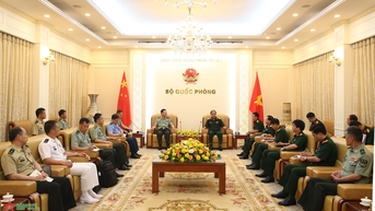 Thượng tướng Phùng Sĩ Tấn tiếp đoàn cán bộ, học viên Đại học Quốc phòng Trung Quốc