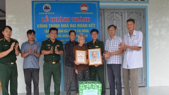 ប្រគល់ផ្ទះមហាសាមគ្គីចំនួន២ ជូនគ្រួសារក្រីក្រ និងភរិយាយុទ្ធជនពិការនៅតំបន់ព្រំដែន