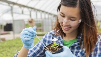 5 sinh viên Việt Nam xuất sắc nhận học bổng toàn phần khối ngành STEM tại Anh