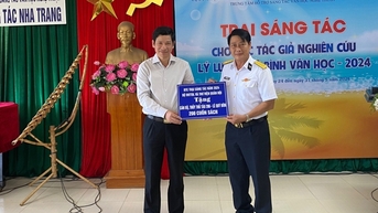 រៀបចំជំរុំសរសេរសម្រាប់អ្នកនិពន្ធស្រាវជ្រាវទ្រឹស្តីអក្សរសាស្ត្រ និងការរិះគន់