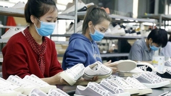 Doanh nghiệp da giày lo ứng phó với Cơ chế điều chỉnh biên giới carbon (CBAM)