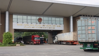 Cửa khẩu Lào Cai nhộn nhịp ngày đầu năm mới