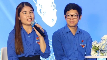 នៅកន្លែងពិសេសមួយ យុវជនចងចាំឆន្ទៈរបស់ពូ ហូ ហើយដើរតាមគន្លងរបស់គាត់។