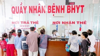 Người dân đi khám mang theo giấy tờ gì để được hưởng bảo hiểm y tế