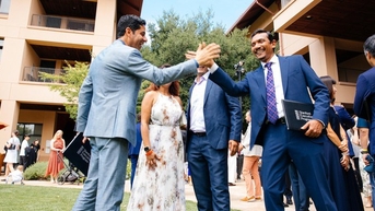 នៅឆ្នាំ 2025 តើសាលាណាដែលមាន MBA និងមុខជំនាញអាជីវកម្មល្អបំផុតនៅលើពិភពលោក?