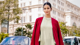 Tạo phong cách nổi bật khi kết hợp blazer và áo dài du xuân