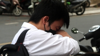 Sự thật 'nam sinh mồ côi mẹ, ngất trên đường đi thi nên không được thi toán'
