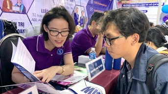 សាកលវិទ្យាល័យច្បាប់ទីក្រុងហូជីមិញ ដំឡើងថ្លៃសិក្សារហូតដល់ ១៦៥លានដុង/ឆ្នាំ