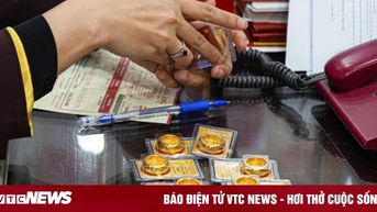 Giá vàng nhẫn chạm 89 triệu đồng/lượng, lần đầu tiên ngang giá vàng miếng
