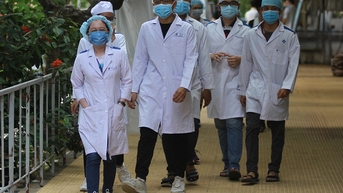 Nghịch lý học phí và lương