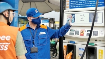 ចាប់ពីម៉ោង 3:00 រសៀល រសៀលនេះ សាំងឡើងថ្លៃខ្លាំង សាំង RON 95 ឡើងដល់ ២៤,០០០ដុង/លីត្រ