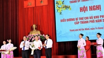 Lãnh đạo TPHCM gặp mặt, biểu dương Bí thư Chi bộ khu phố, ấp tiêu biểu 2025