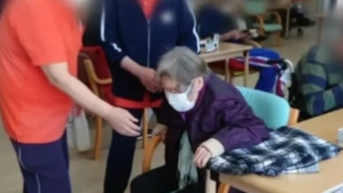 Viện dưỡng lão đột ngột đóng cửa, thân nhân hoảng loạn: "Mẹ của tôi đâu?"