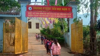 Nữ hiệu trưởng ở Sơn La từ chức sau phản ánh bữa ăn bán trú "nhiều bất cập"