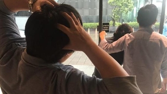 Vợ thường xuyên mặc diện khi đi công tác, chồng theo dõi và thấy cảnh tượng "nhức mắt", vội vã đòi ly hôn