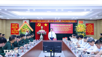 ប្រធាន​នាយកដ្ឋាន​ឃោសនា​មជ្ឈិម អបអរសាទរ​សាលា​បច្ចេកទេស​យោធា ក្នុង​ឱកាស​ថ្ងៃ​ទី​២០ វិច្ឆិកា