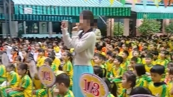 Vụ học sinh Đà Nẵng phải cởi áo ấm giữa trời lạnh, nhà trường nói gì?