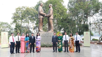 ហាណូយ៖ មន្ត្រីជួរមុខសិក្សា និងធ្វើតាមគំរូរបស់ពូ