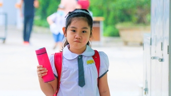 ក្រុង​ហាណូយ​ធ្វើ​ការ​ត្រួត​ពិនិត្យ​សុវត្ថិភាព​អាហារ​នៅ​តាម​សាលារៀន​ដ៏​ភ្ញាក់ផ្អើល