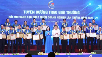 សមាជិកសហភាពកំពង់ផែ Danang បានឈ្នះពានរង្វាន់ "ការច្នៃប្រឌិត - ការច្នៃប្រឌិត - ការអភិវឌ្ឍន៍អាជីវកម្ម"