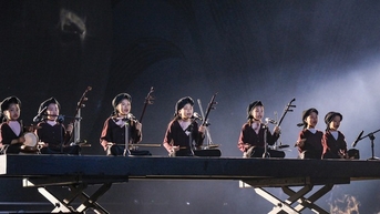 សម្លេងក្មេងៗ នាំសាមណេរពីផ្សារមកប្រគុំតន្ត្រីផ្ទាល់