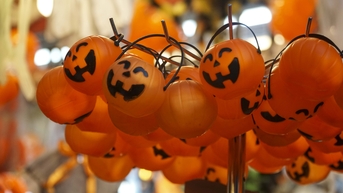 Phố Hàng Mã rực rỡ sắc màu trước lễ Halloween