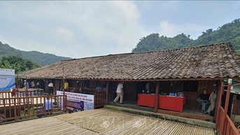 Nhà sàn Cao Bằng trăm năm tuổi mở cửa đón khách