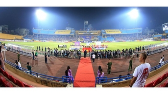 Sân Hà Đông không đủ 'tuổi' để chọn đá V-League, chưa chốt đội nào phải rời Hàng Đẫy
